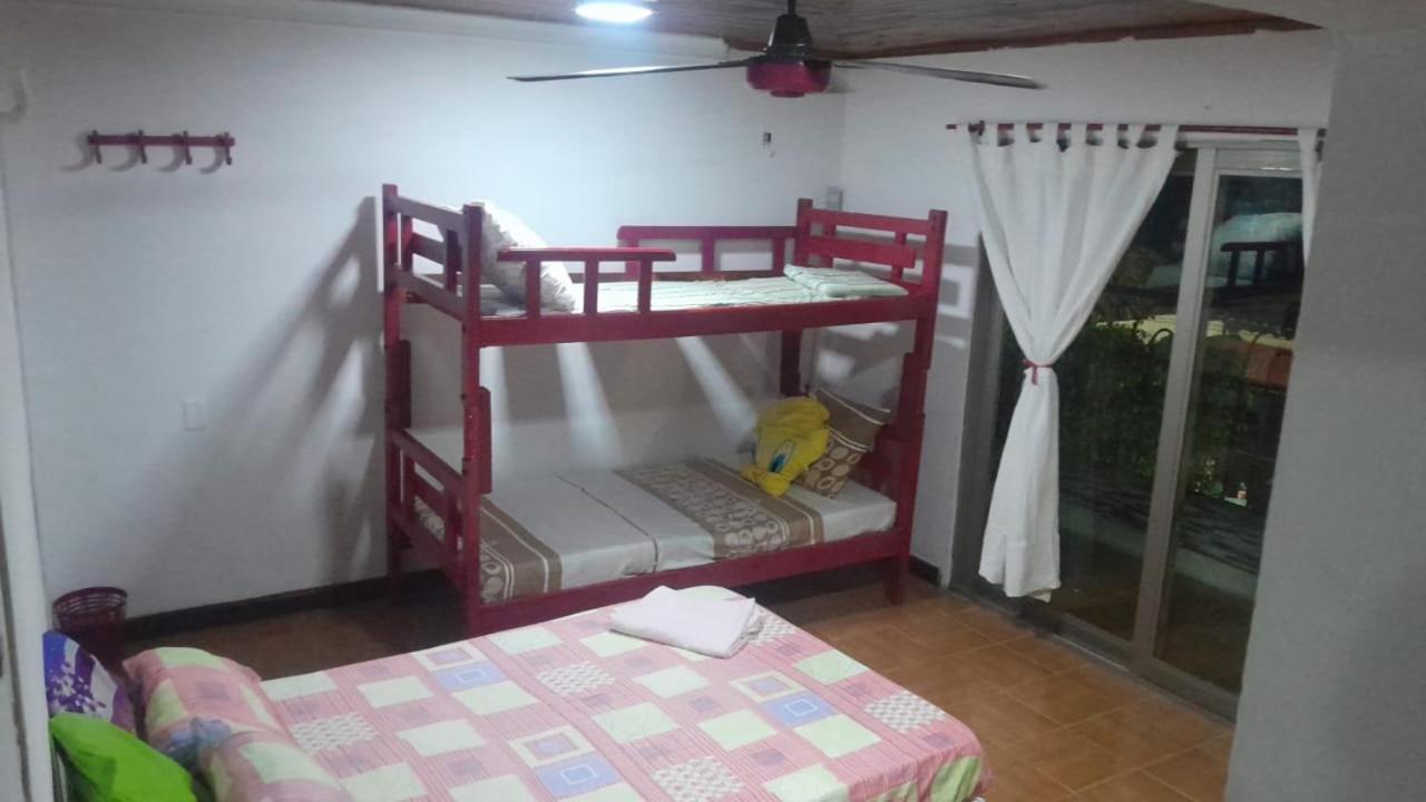 Canadian House Tolu Room photo