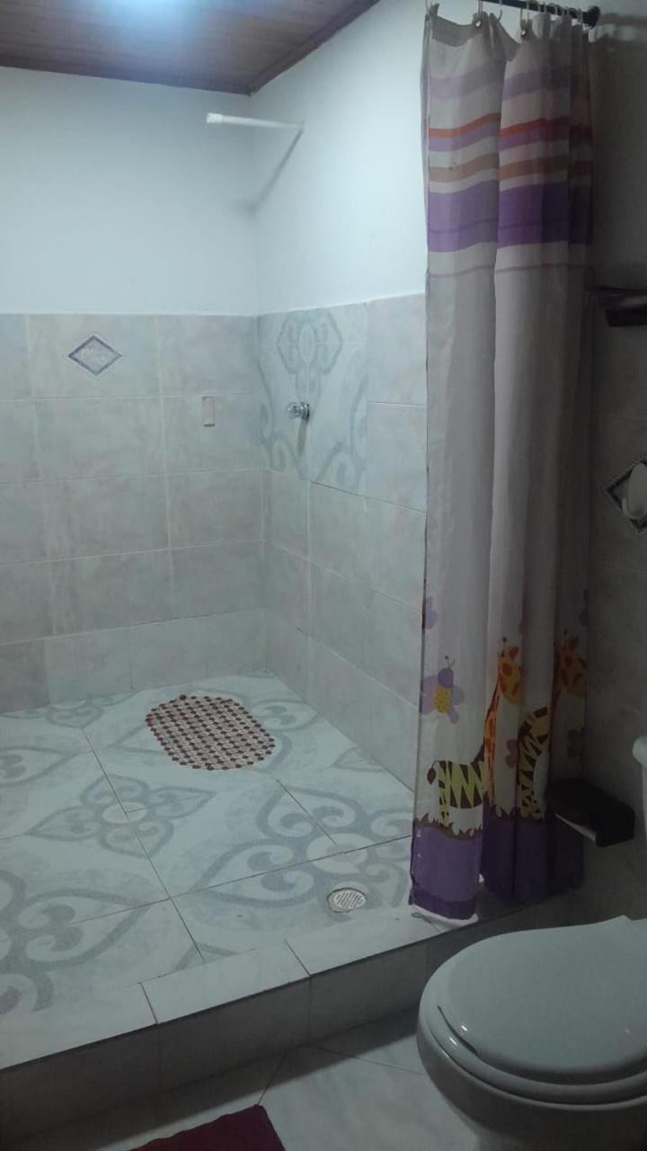 Canadian House Tolu Room photo